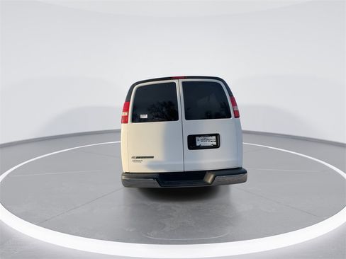 Used 2018 Chevrolet Express 3500 LT w/ LT Preferred Equipment Group image 7