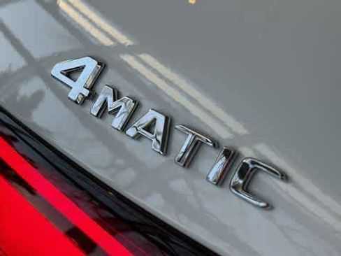 Used 2025 Mercedes-Benz GLC 350e 4MATIC image 11