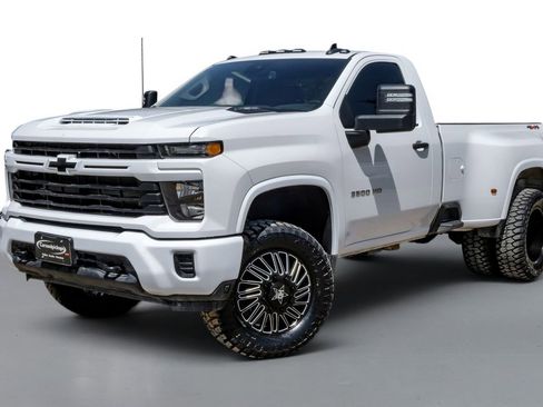 Used 2025 Chevrolet Silverado 3500 W/T AWD/4WD image 5
