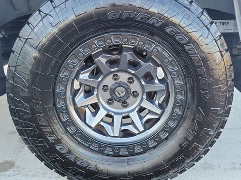 Used 2023 Nissan Frontier SV w/ Tow Package image 12