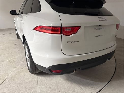 Used 2020 Jaguar F-PACE Premium image 33