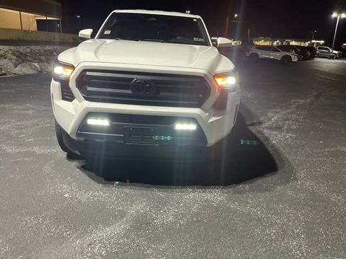 Used 2024 Toyota Tacoma SR5 AWD/4WD image 31