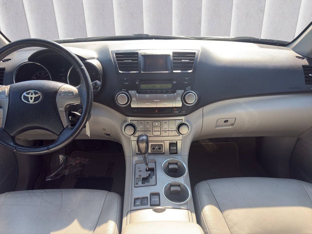 Used 2010 Toyota Highlander SE AWD/4WD image 14