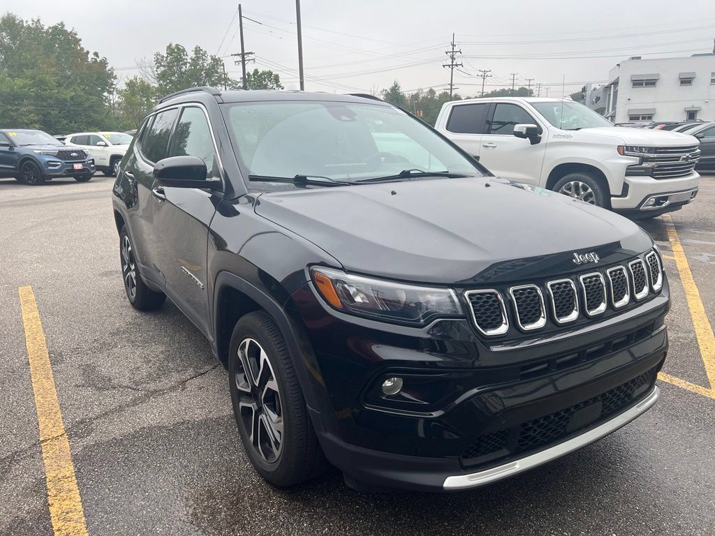 Used 2023 Jeep Compass Limited AWD/4WD image 3