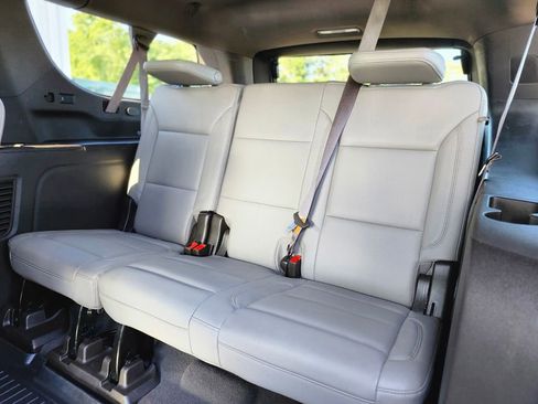 Used 2021 Chevrolet Suburban Z71 w/ Z71 Off-Road Package image 15