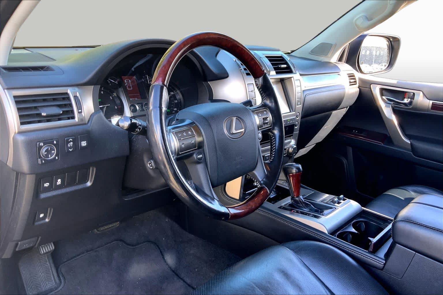 Used 2017 Lexus GX 460 Premium w/ Premium Package AWD/4WD image 18