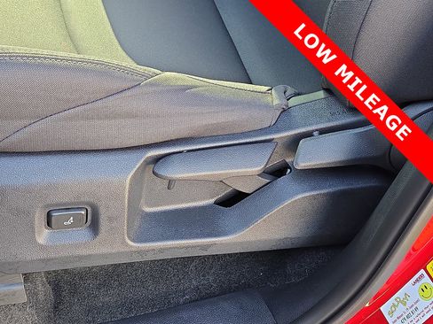 Used 2025 Toyota Tacoma SR5 image 14