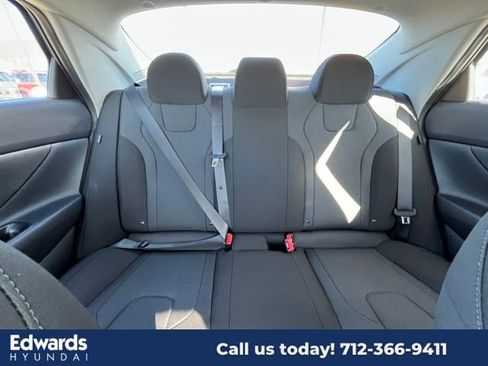 New 2025 Hyundai Elantra SE image 32