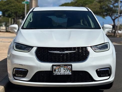 Used 2022 Chrysler Pacifica Touring-L w/ Uconnect Theater Family Group image 7