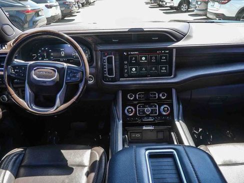 Used 2022 GMC Yukon XL Denali w/ Denali Premium Package RWD image 12