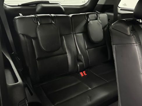 Used 2022 Ford Explorer XLT w/ Equipment Group 202A image 34