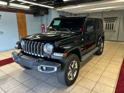 Used 2019 Jeep Wrangler Unlimited Sahara AWD/4WD image 3