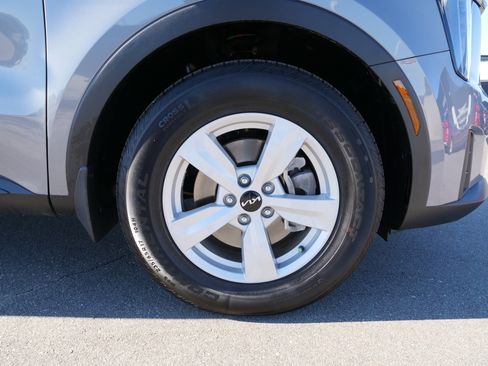 Certified 2025 Kia Sorento LX image 10