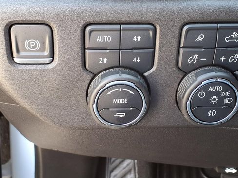 Used 2023 Chevrolet Silverado 1500 ZR2 w/ Technology Package image 13