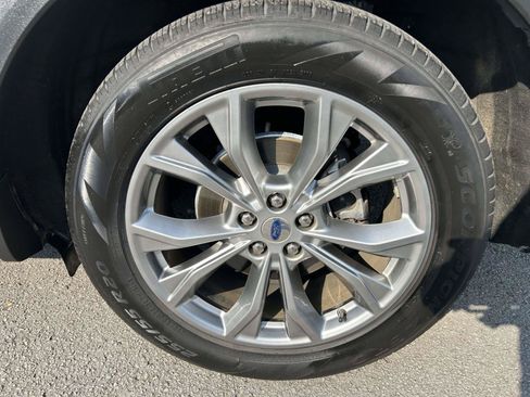 Used 2022 Ford Explorer Limited w/ Equipment Group 301A RWD image 13
