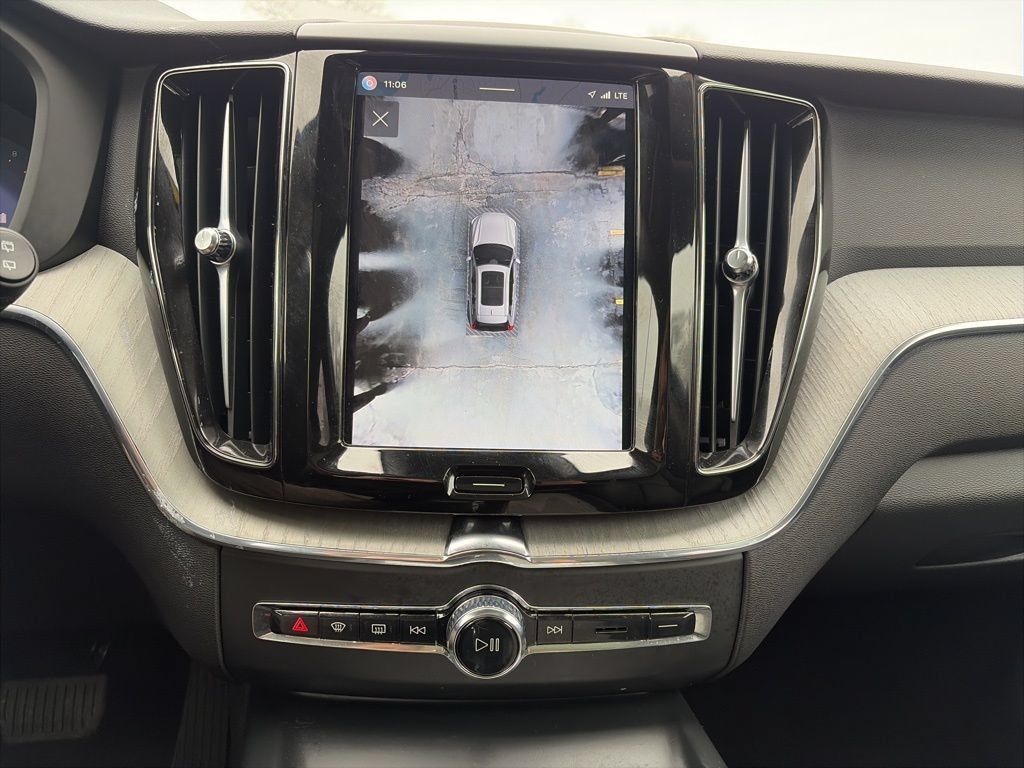 Used 2025 Volvo XC60 B5 Plus AWD/4WD image 11