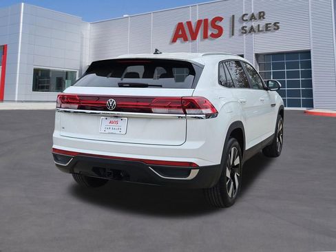 Used 2025 Volkswagen Atlas Cross Sport SE image 6