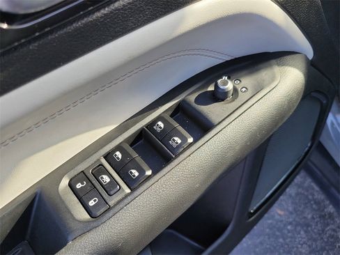 Used 2024 Jeep Compass Limited image 21