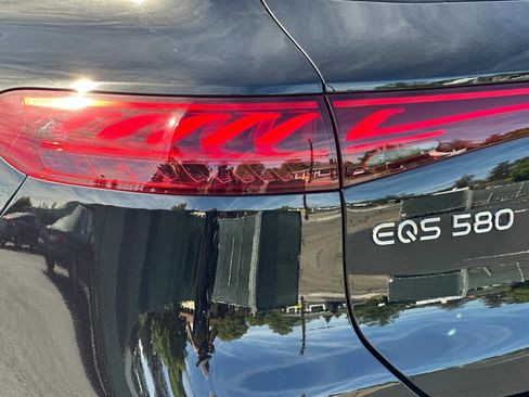 Used 2023 Mercedes-Benz EQS 580 4MATIC SUV image 12