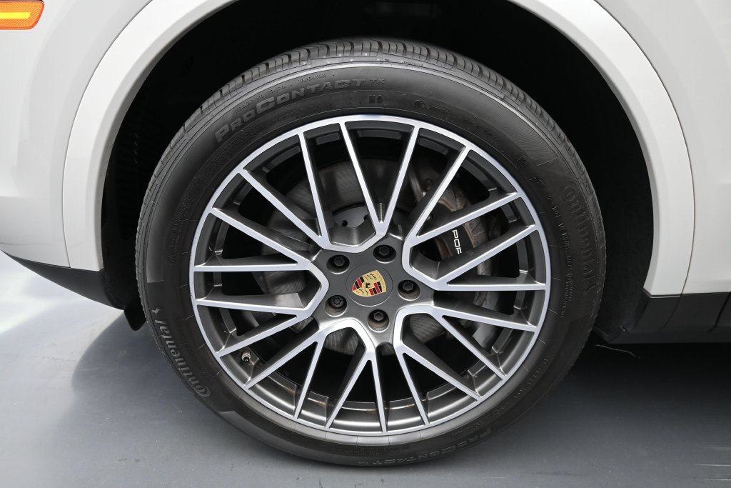 Certified 2023 Porsche Cayenne AWD/4WD image 9