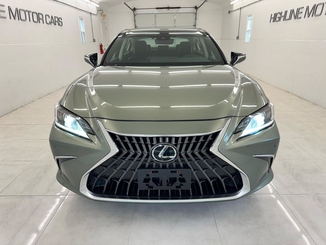 Used 2022 Lexus ES 350 w/ Premium Package FWD image 2