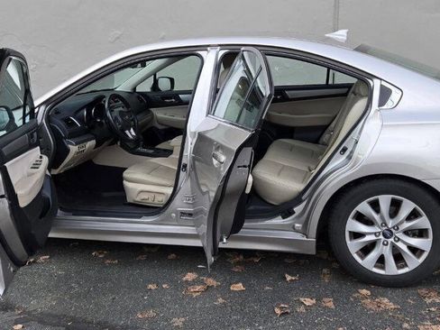 Used 2017 Subaru Legacy 2.5i Premium image 10