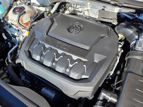 Used 2020 Volkswagen Tiguan SE w/ Panoramic Sunroof Package image 19