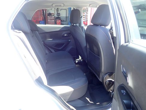 Used 2019 Chevrolet Trax LS FWD image 28