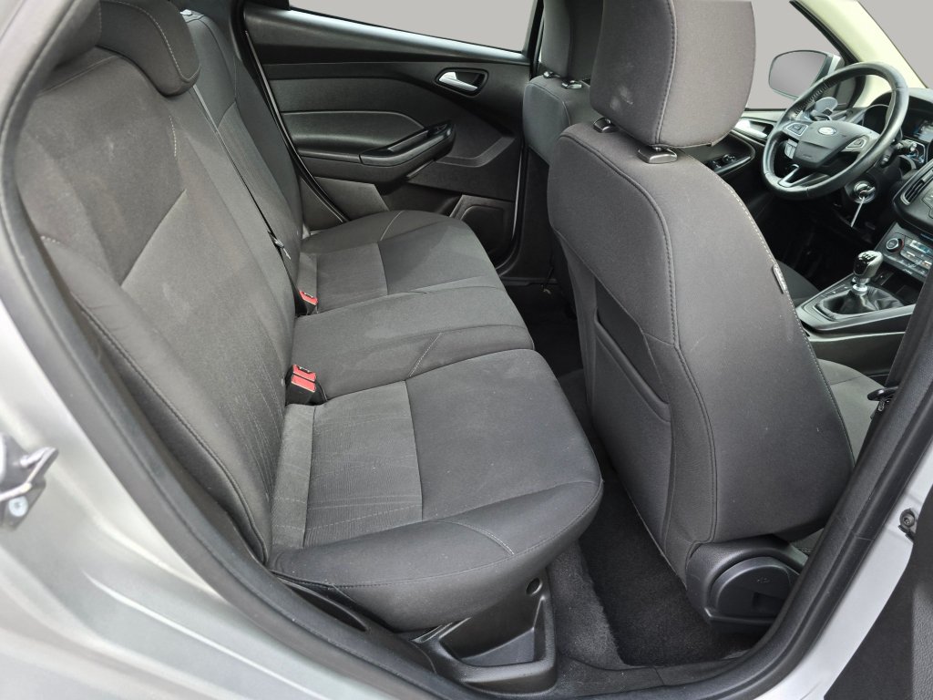 Used 2016 Ford Focus SE w/ SE Cold Weather Package FWD image 16