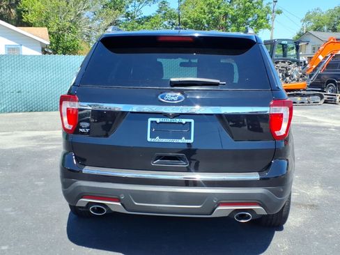 Used 2018 Ford Explorer XLT w/ Equipment Group 202A FWD image 5