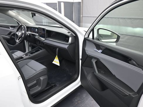 New 2026 Volkswagen Tiguan SE AWD/4WD image 43