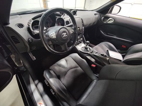 Used 2009 Nissan 370Z Touring image 23