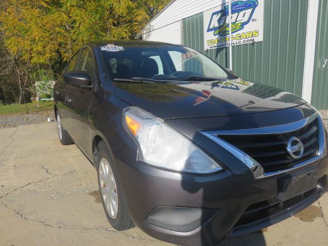 Used 2015 Nissan Versa SV FWD image 1