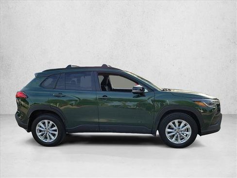 Used 2025 Toyota Corolla Cross LE FWD image 4