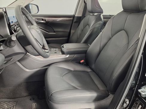 Used 2025 Toyota Highlander Limited image 23