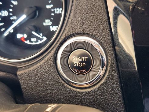 Used 2018 Nissan Rogue SL image 18