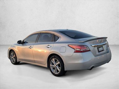 Used 2013 Nissan Altima 2.5 SL w/ Technology Pkg image 7