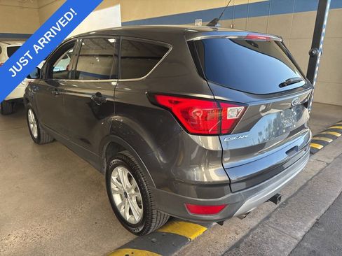 Used 2019 Ford Escape SE image 4