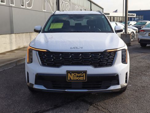 Used 2024 Kia Sorento S image 2