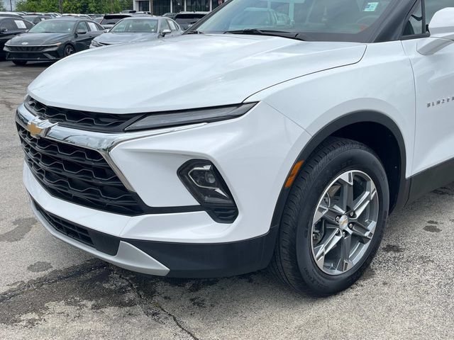 Used 2025 Chevrolet Blazer LT FWD image 11