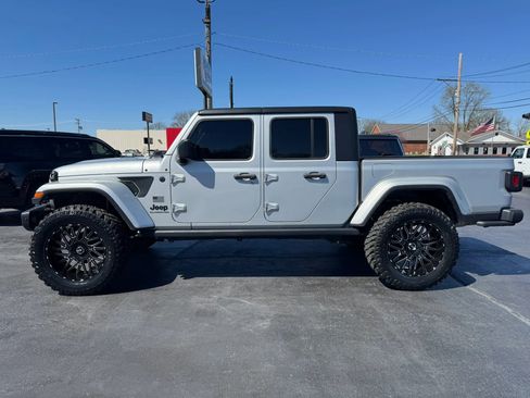 Used 2023 Jeep Gladiator Sport image 2