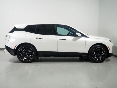 Used 2024 BMW iX xDrive50 w/ Premium Package AWD/4WD image 5