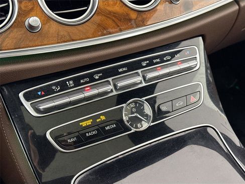 Used 2017 Mercedes-Benz E 300 4MATIC image 27