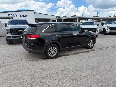 Used 2018 Kia Sorento FWD image 3