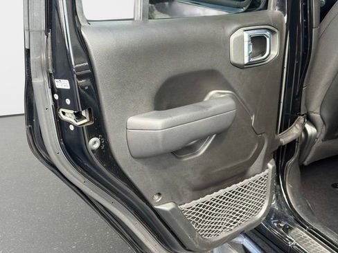 Used 2022 Jeep Wrangler Unlimited Rubicon image 11