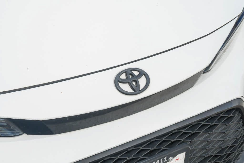 Used 2023 Toyota Corolla SE w/ SE Premium Package FWD image 5