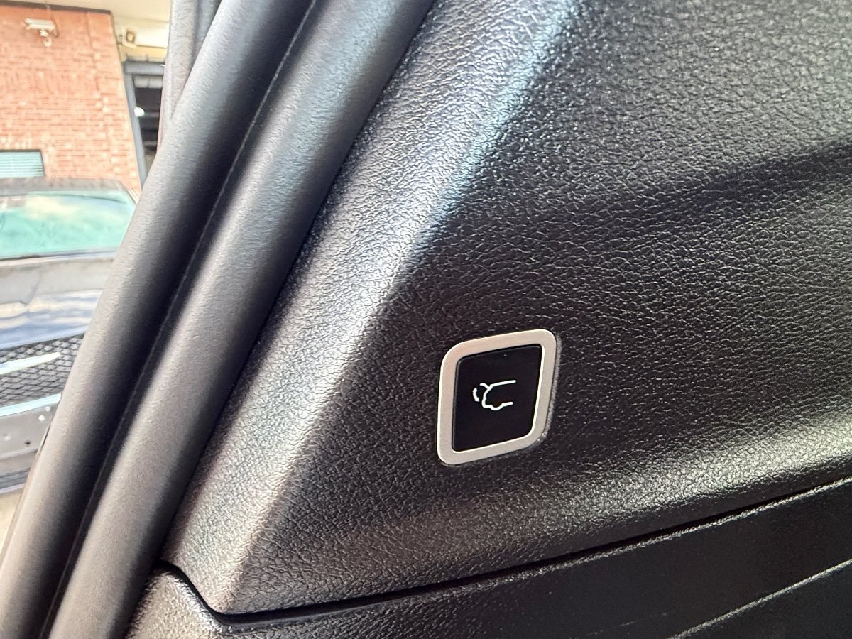 Used 2025 Chrysler Pacifica Select FWD image 20