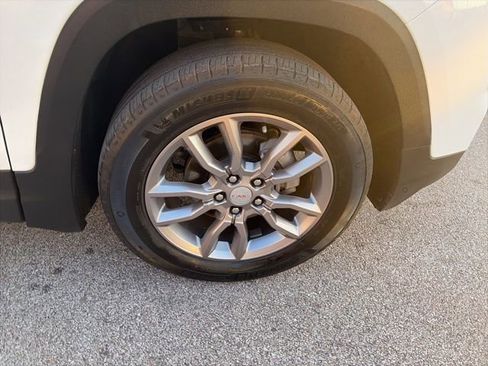 Used 2024 GMC Terrain SLT image 45