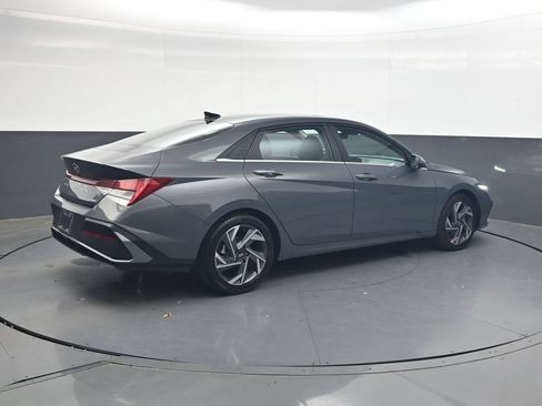 Used 2025 Hyundai Elantra Limited FWD image 4