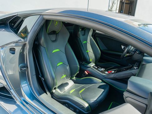 Used 2020 Lamborghini Huracan EVO image 34